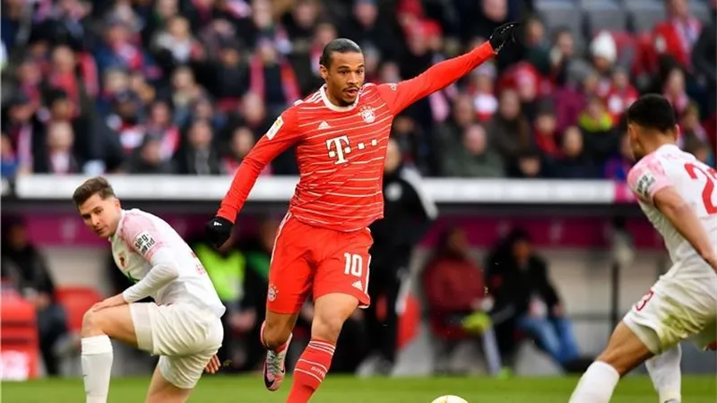 بايرن ميونخ يكتسح أوجسبورج 5-3 ويتمسك بصدارة الدوري الألماني