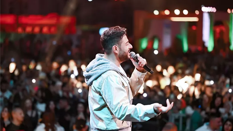 حماقى يتألق فى حدائق العاصمة الإدارية بأضخم حفل جماهيري ويشعل الحماس بـ 