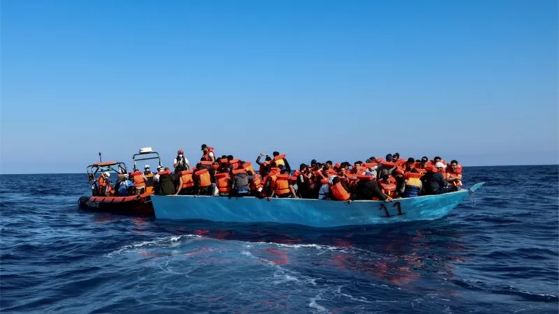 إنقاذ أكثر من 1300 مهاجر قبالة سواحل إيطاليا