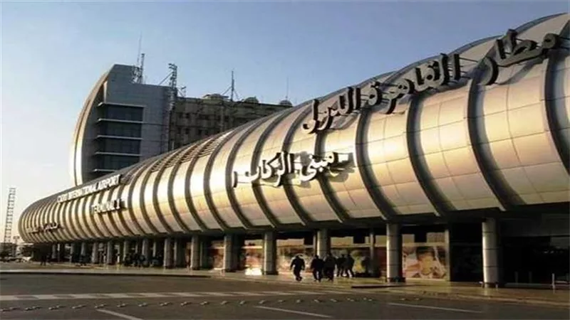 منع سفر 156 معتمرا بمطار القاهرة لعدم حصولهم علي 