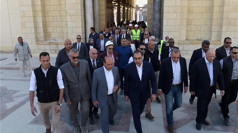 مدبولي يتفقد أعمال تطوير ساحة مسجد عمرو بن العاص