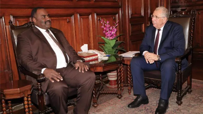 القصير يبحث مع وزير بالولاية الشمالية بالسودان التعاون المشترك