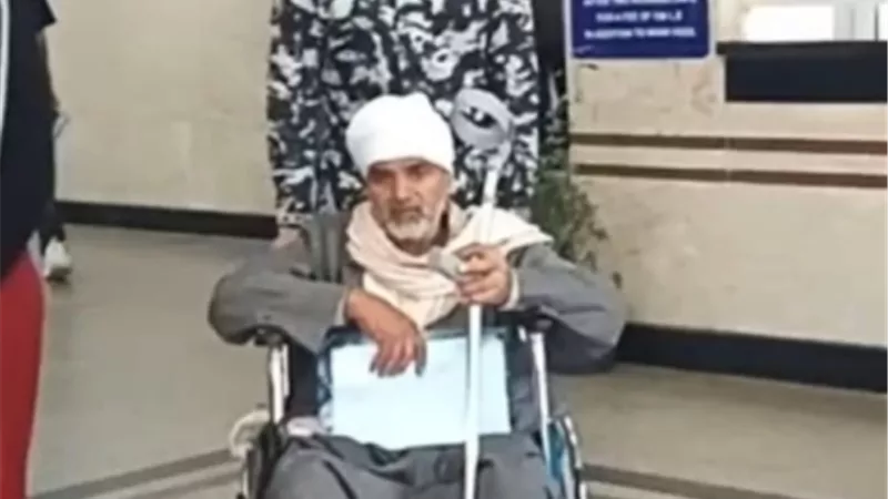 الجوازات والهجرة تساعد المرضى وكبار السن للحصول على الخدمات