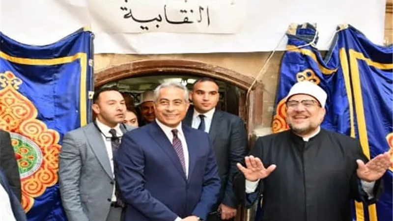 شحاتة يتفقد لجنتي الأوقاف و الشهر العقاري للانتخابات العمالية