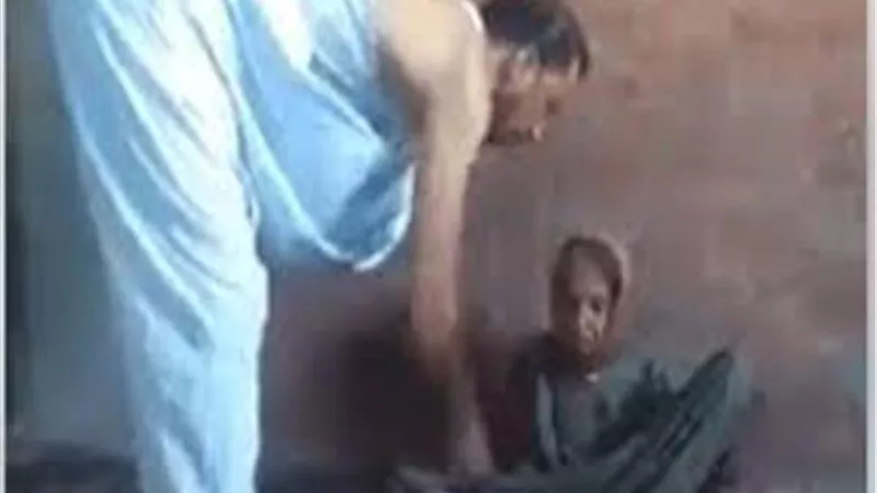 حبس راعى أغنام سنة .. ضرب والدته المسنة الشرقية