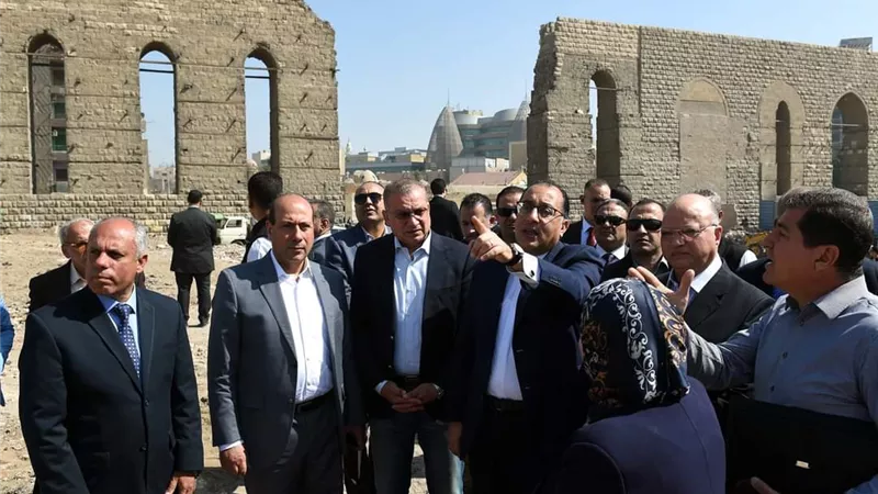 رئيس الوزراء يتفقد أعمال المرحلة الثانية من تطوير سور مجرى العيون