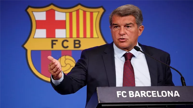 أول تعليق من رئيس برشلونة بعد بيان ريال مدريد