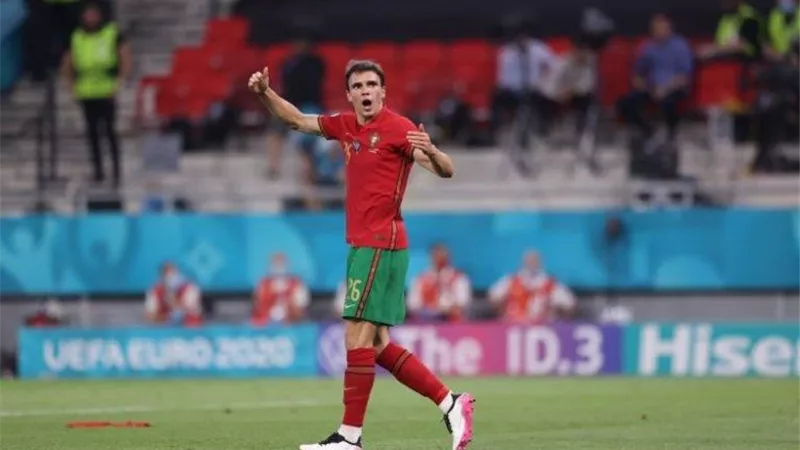 عمالقة الدوري الإنجليزي يتنافسون على التعاقد مع نجم البرتغال