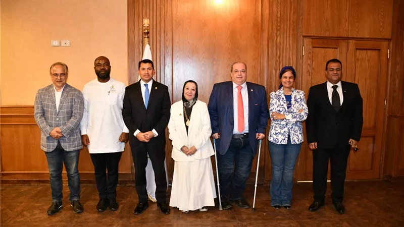 وزير الرياضة يلتقى رئيس اللجنة البارالمبية الأفريقية