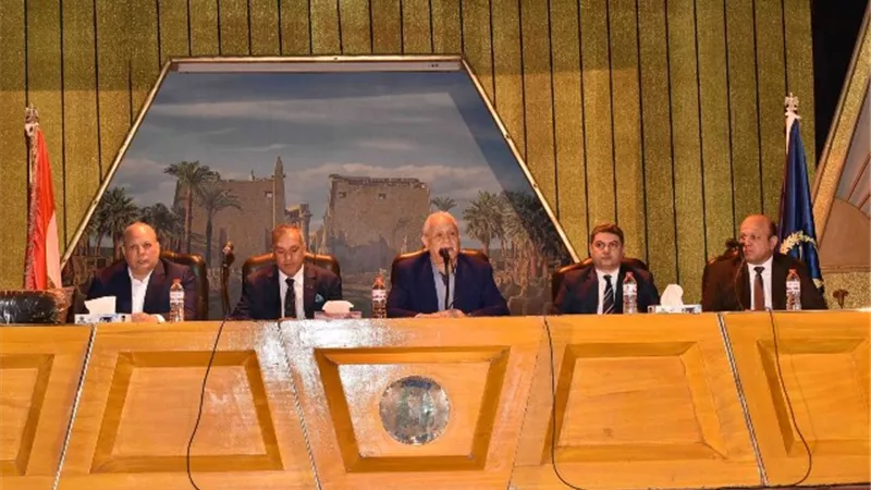 ٦٩ شخص يفوزون بقرعة الحجة بحضور محافظ الأقصر ومدير الأمن