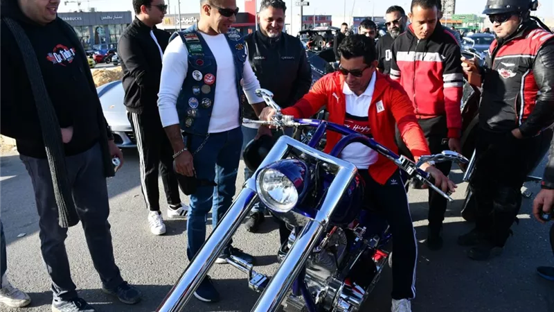 وزير الشباب يشهد بدء جولة بالسيارات الرياضية بمدينة الجلالة