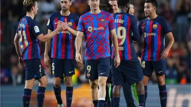 تشافي يعلن تشكيل برشلونة أمام أتلتيك بلباو في الدوري الإسباني