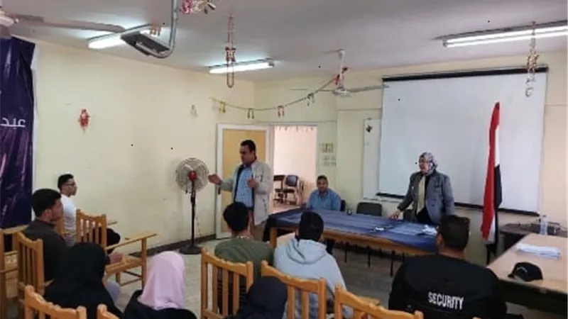 القوى العاملة تسلم عقود عمل لذوي الهمم بالإسماعيلية