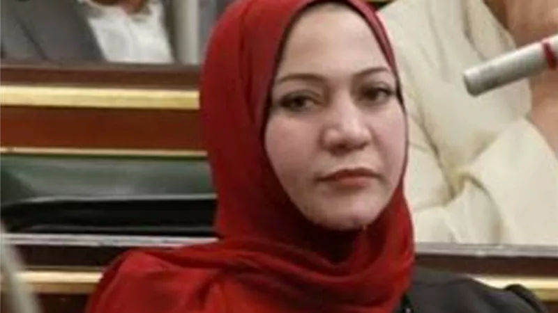 مناقشة سياسة الحكومة للحد من هجرة شباب الأطباء
