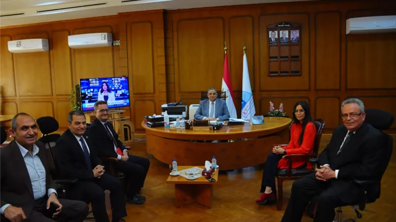 رئيس جامعة كفر الشيخ يستقبل المستشار الثقافي الإسباني