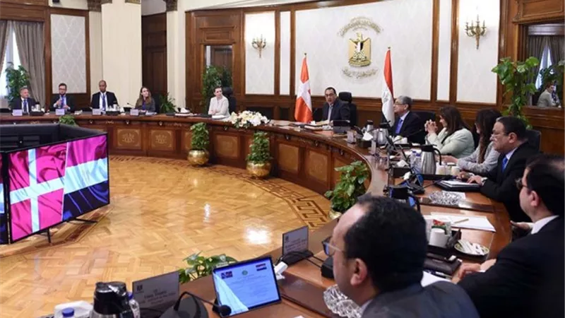 بالصور.. رئيسا وزراء مصر والدنمارك يترأسان جلسة مباحثات موسعة