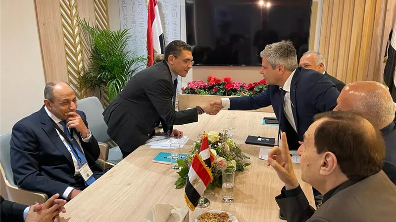 مصرللطيران توقع بروتوكولات تعاون مع عدد من وكلاء السياحة