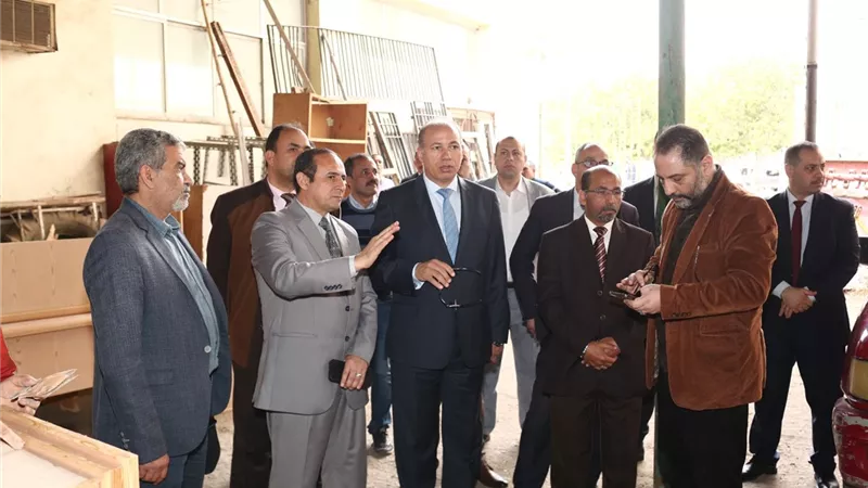 رئيس جامعة المنصورة يتفقد الوحدات الانتاجية بكلية الزراعة