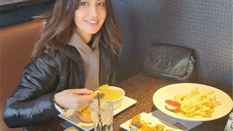 حلا شيحة تفاجي جمهورها بالظهور بدون حجاب.. شاهد