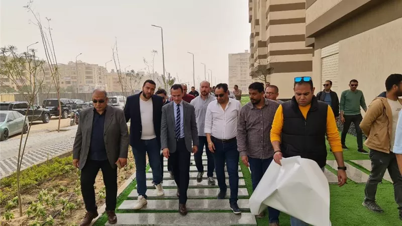 مساعد وزير الإسكان يتفقد مشروع إنشاء 74 برجا سكنيا بحدائق اكتوبر