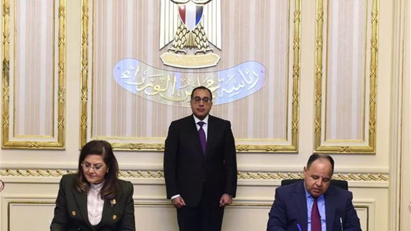 رئيس الوزراء يشهد مراسم توقيع بروتوكول تعاون بشأن برنامج الحوافز