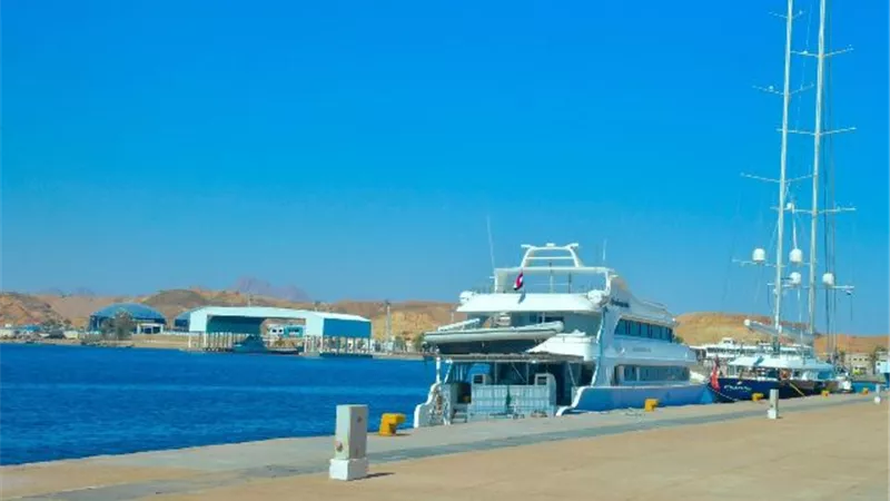 إغلاق ميناء شرق الشيخ البحرى لسوء الاحوال الجوية