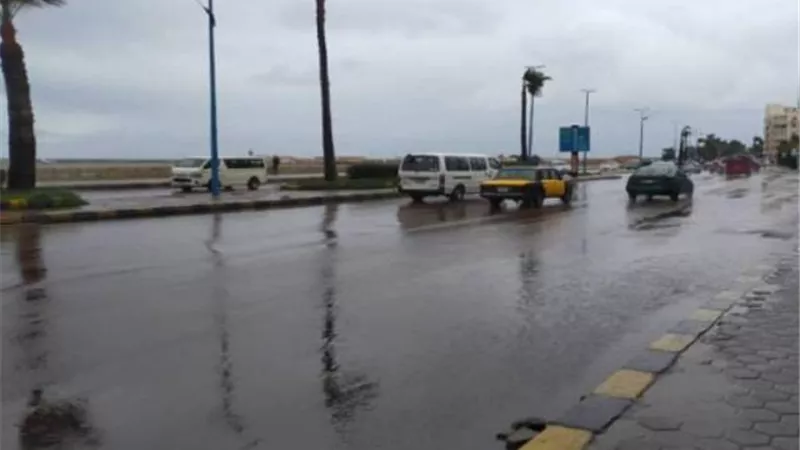 أمطار على الإسكندرية مع استمرار حركة الملاحة بالميناء