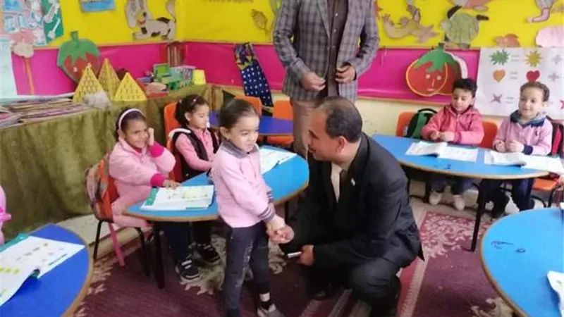 مدير تعليم الخانكة يتابع مدارس الجبل الأصفر