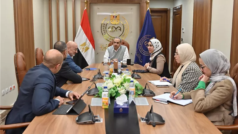 رئيس هيئة الدواء يبحث التعاون مع رئيس المنظمة الأمريكية