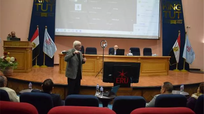محاضرة عن جامعات الجيل 3 و 4 والذكية بالجامعة المصرية الروسية