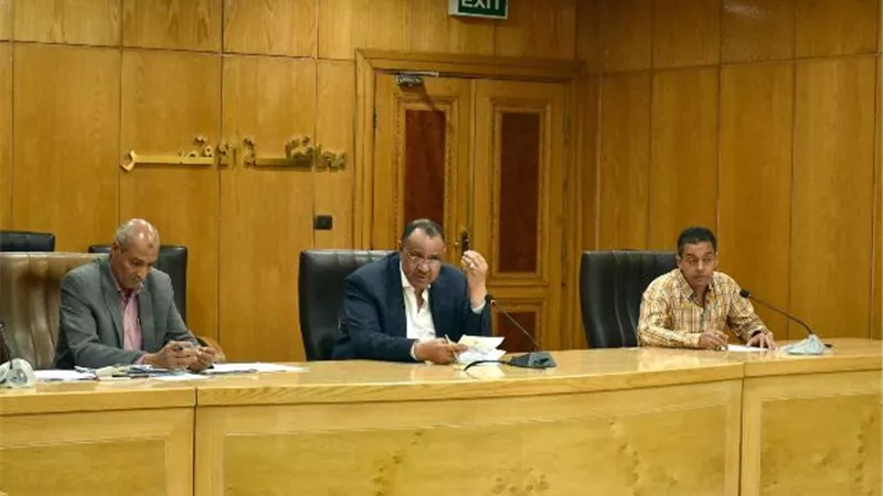 سكرتير عام الأقصر يلتقى عددا من المواطنين فى اليوم المفتوح