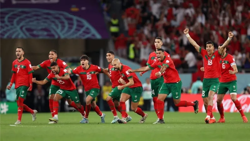 رسمياً.. كاف يمنح ملك المغرب جائزة 