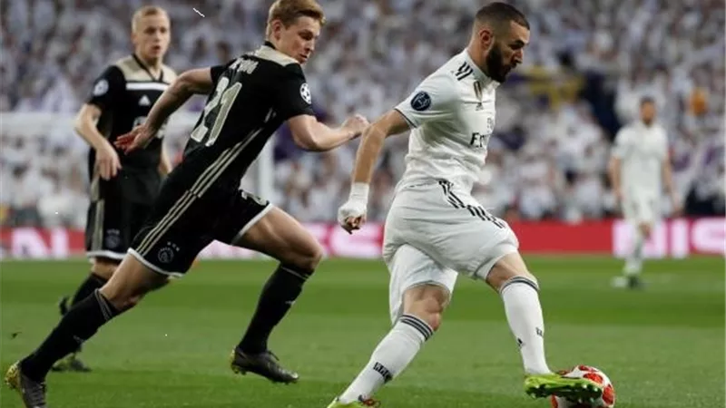 ريال مدريد ينافس مانشستر يونايتد على ضم نجم أياكس