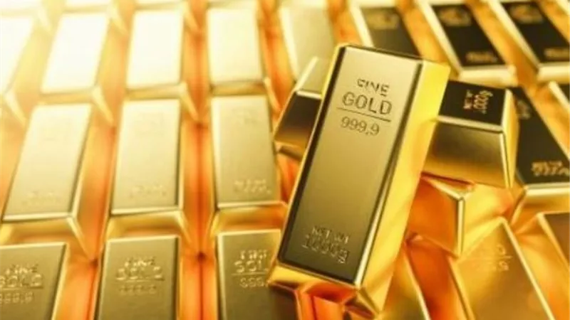 تراجع أسعار الذهب مع ارتفاع الدولار وعائدات السندات