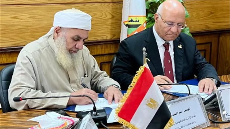 رئيس جامعة بنها يوقع بروتوكول تعاون مع الهلال الأحمر بالقليوبية
