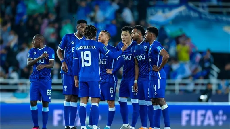 بـ10 لاعبين.. الهلال يهزم الفتح ويتأهل لنصف نهائي الكأس