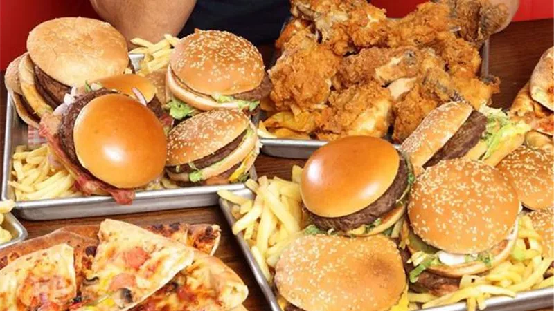طبيب أورام يحذر من المواد الغذائية التي تحفز تطور سرطان الأمعاء
