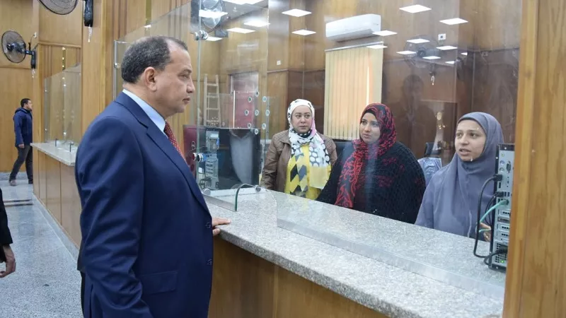 رئيس جامعة بني سويف يتفقد الإدارة المركزية لشعب اللغات
