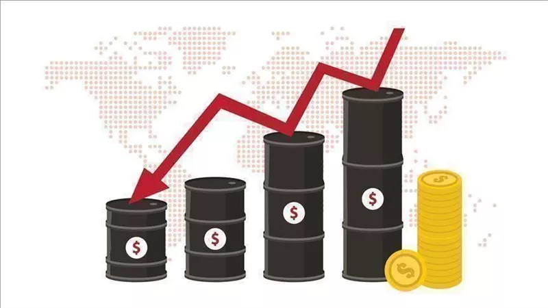 أسعار النفط تنخفض لأقل من 70 دولارا للبرميل للمرة الأولى منذ 2021