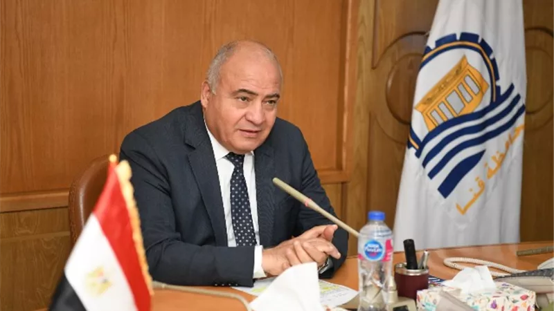 محافظ قنا يتابع أعمال البنية الأساسية لمشروع 