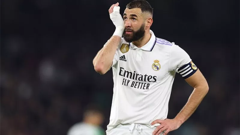 بعد قرار الاعتزال.. ريال مدريد يُجهز مفاجئة لـ كريم بنزيما