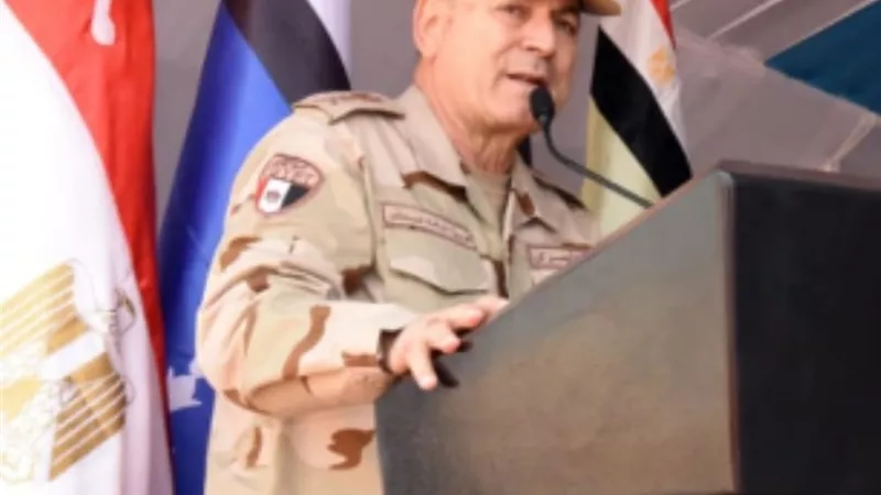 رئيس الأركان يشهد بياناً عملياً لأنسب أسلوب لأعمال التطهير الكيميائى لإحدى وحدات الدفاع الجوى