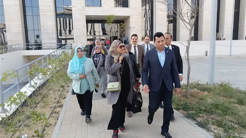 وزير الرياضة يتابع سير العمل داخل ديوان الوزارة بالعاصمة الإدارية