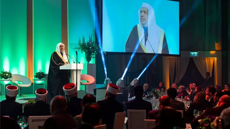 د. العيسى: رسالة الإسلام أسمى من أن تختزل في أهداف سياسية
