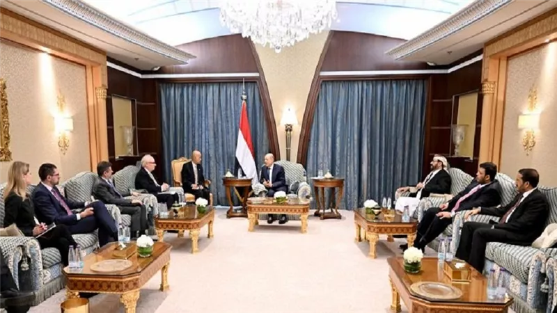 مجلس القيادة اليمني يستقبل المبعوث الأمريكي