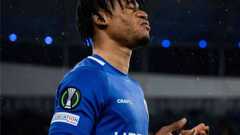 شاهد .. لاعب جنت البلجيكى يسجل هاتريك فى 3 دقائق أمام اسطنبول