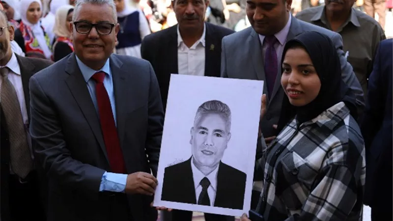 رئيس جامعة جنوب الوادي يفتتح معرض فنى بكلية التربية 