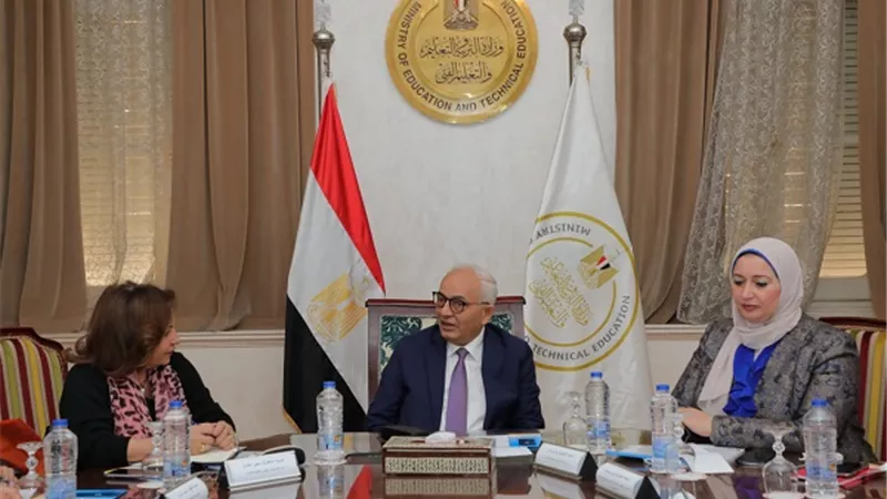 حجازى ونيفين عثمان يبحثان التعاون بين التعليم والقومى للطفولة