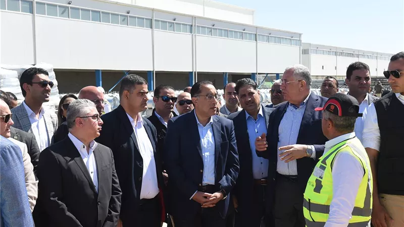 مدبولى يتفقد شركة السويدي الوطنية للصناعات والمشروعات الهندسية