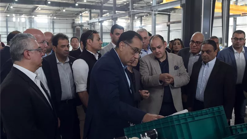 مدبولى يتفقد مصنع شركة مايديا للغسالات بالمنطقة الصناعية الصينية